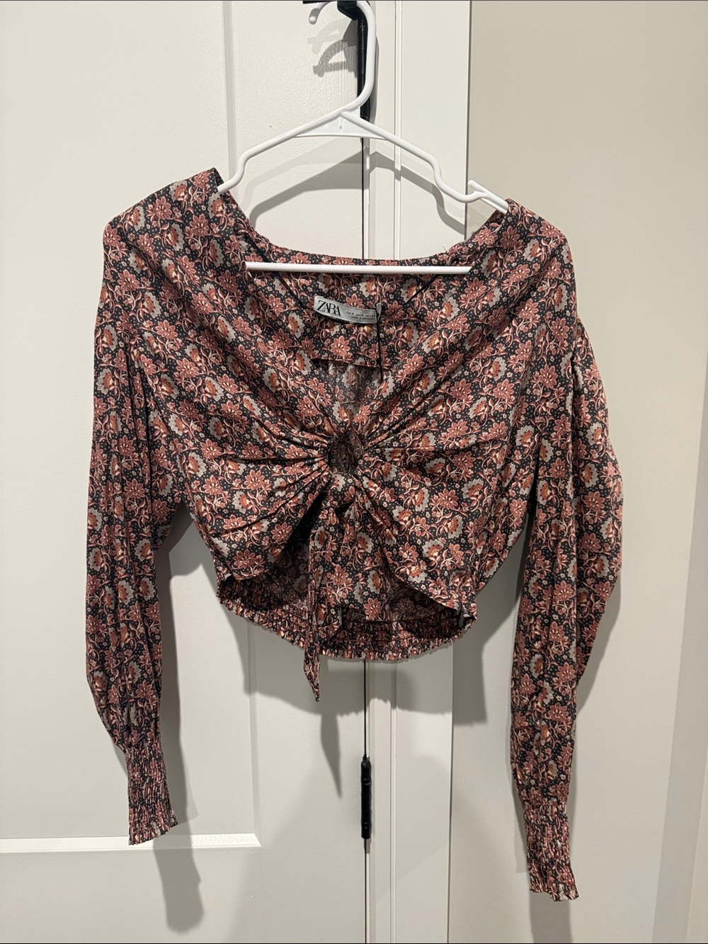 Zara Floral Twist-Front Crop Top in Pink and Black - Picture 4 of 6